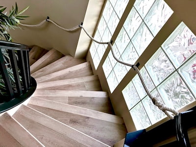 Rectangle base fittings and angled rings on bannister rope Rectangle base fittings and angled rings on bannister rope